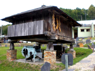 Hórreo en el Ecomuseo del Pan